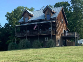 Rustic & private log cabin in Whitesburg (pet friently)